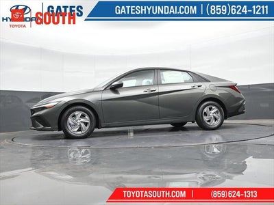 2025 Hyundai Elantra SE