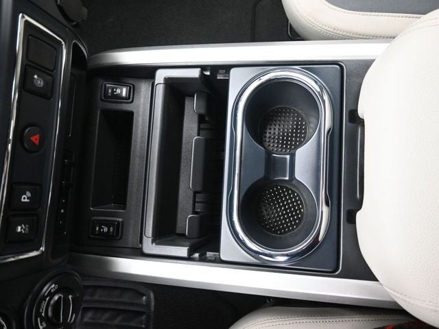 2024 Nissan Titan SV Convenience & Utility Package