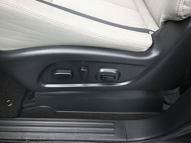 2024 Nissan Titan SV Convenience & Utility Package