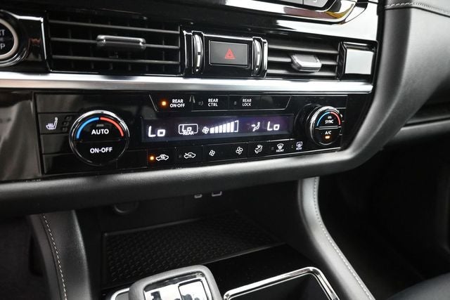 2023 Nissan Pathfinder SV