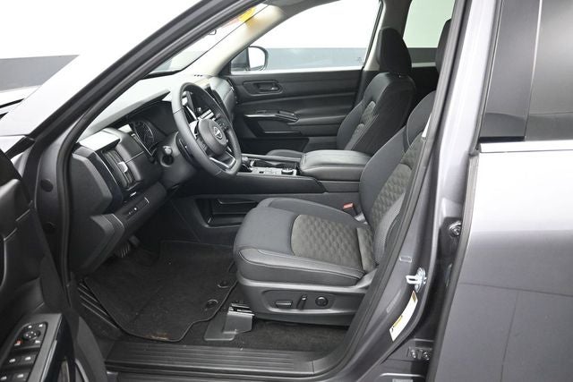 2023 Nissan Pathfinder SV