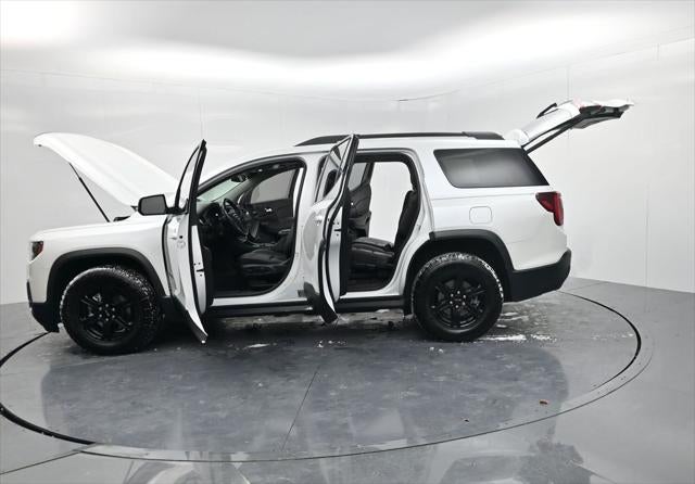 2022 GMC Acadia AT4