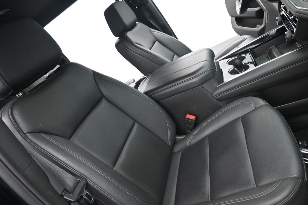 2025 Chevrolet Suburban LT