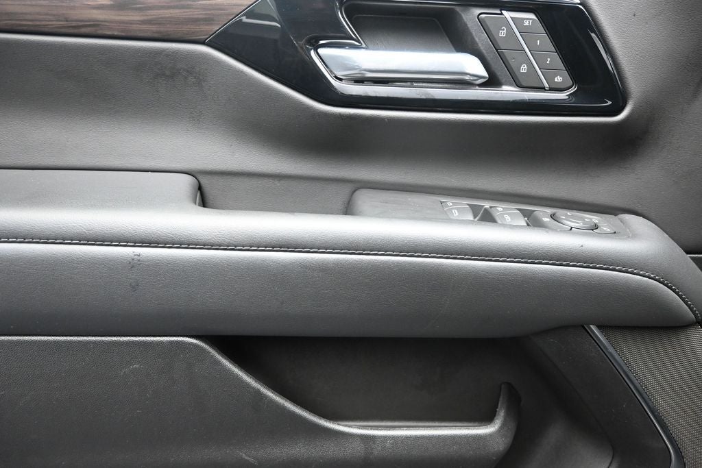 2025 Chevrolet Suburban LT