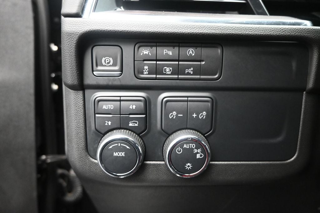 2025 Chevrolet Suburban LT
