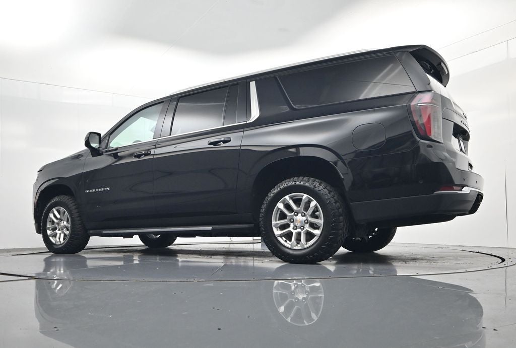 2025 Chevrolet Suburban LT
