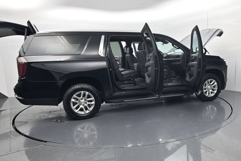 2025 Chevrolet Suburban LT