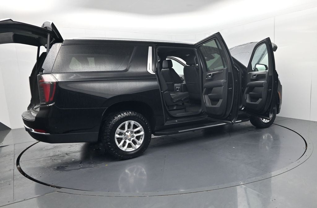 2025 Chevrolet Suburban LT