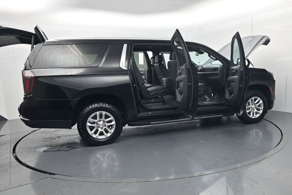 2025 Chevrolet Suburban LT