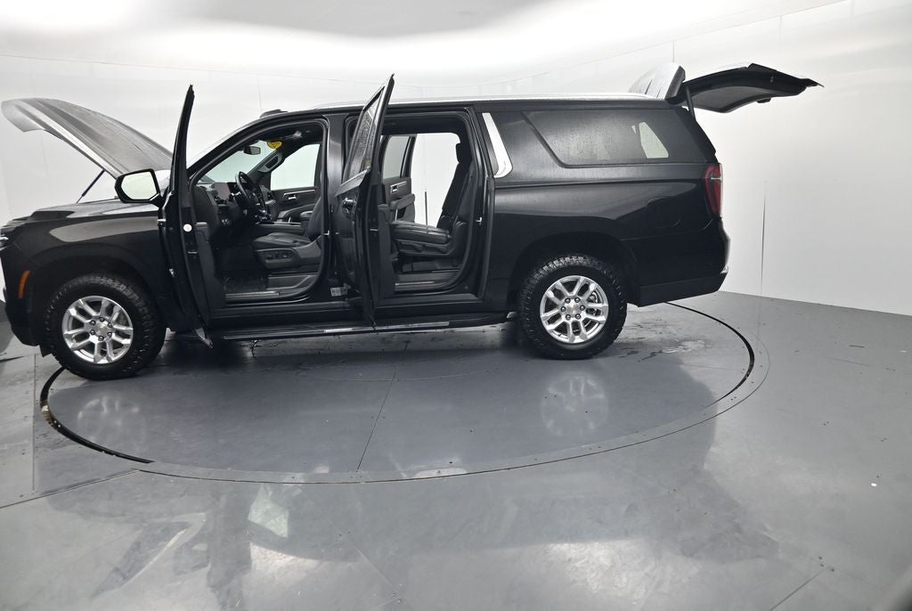 2025 Chevrolet Suburban LT