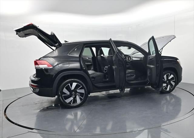 2024 Volkswagen Atlas Cross Sport 2.0T SE w/Technology