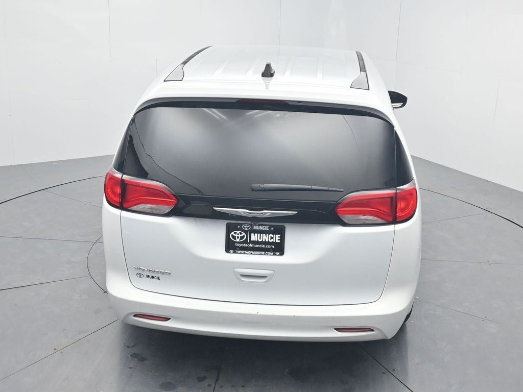 2022 Chrysler Voyager LX