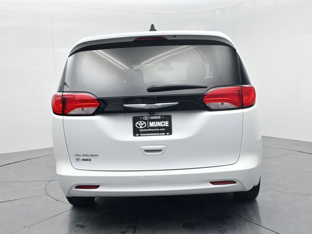2022 Chrysler Voyager LX