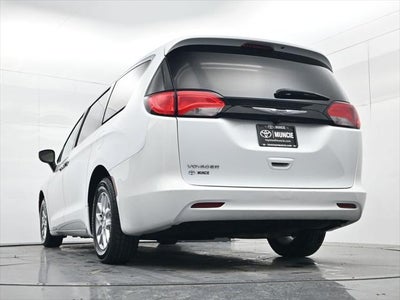 2022 Chrysler Voyager LX