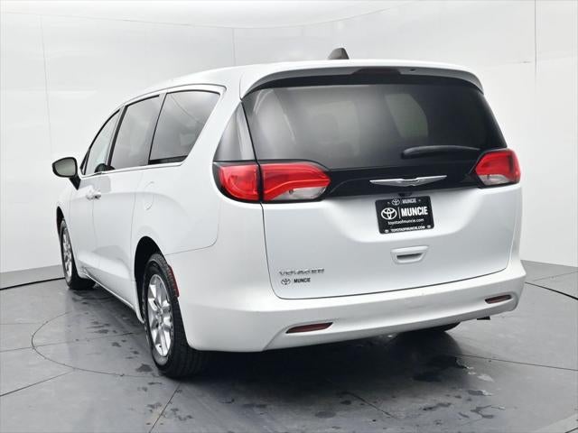 2022 Chrysler Voyager LX