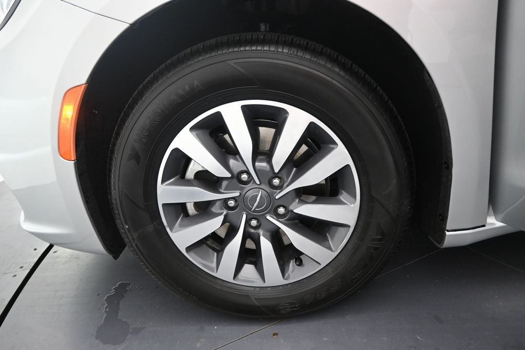 2024 Chrysler Pacifica Hybrid Select