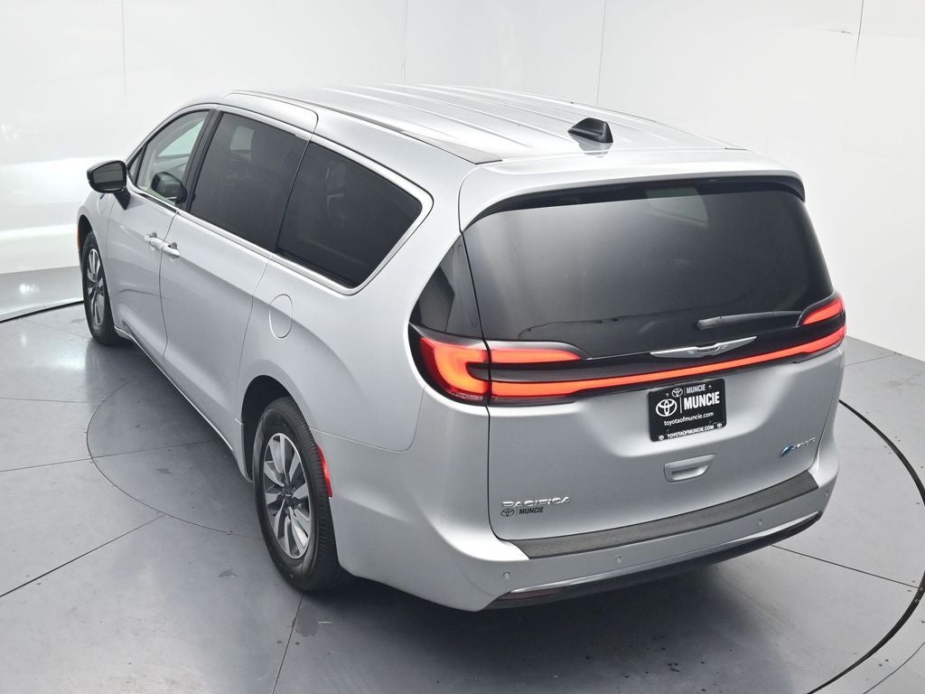 2024 Chrysler Pacifica Hybrid Select