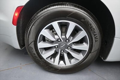 2024 Chrysler Pacifica Hybrid Select