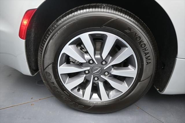 2024 Chrysler Pacifica Hybrid Select