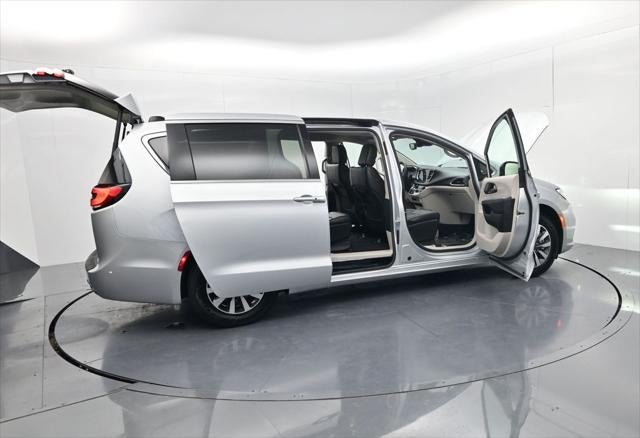2024 Chrysler Pacifica Hybrid Select
