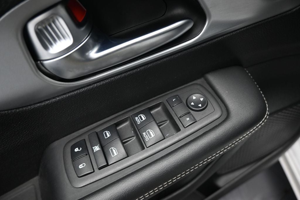 2024 Chrysler Pacifica Hybrid Select S Appearance