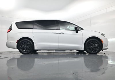 2024 Chrysler Pacifica Hybrid Select S Appearance