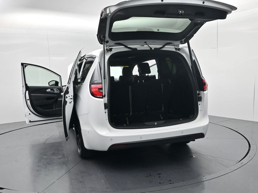 2024 Chrysler Pacifica Hybrid Select S Appearance