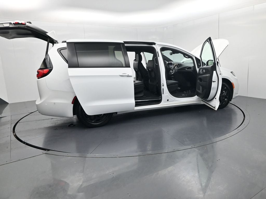 2024 Chrysler Pacifica Hybrid Select S Appearance