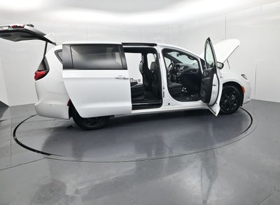 2024 Chrysler Pacifica Hybrid Select S Appearance