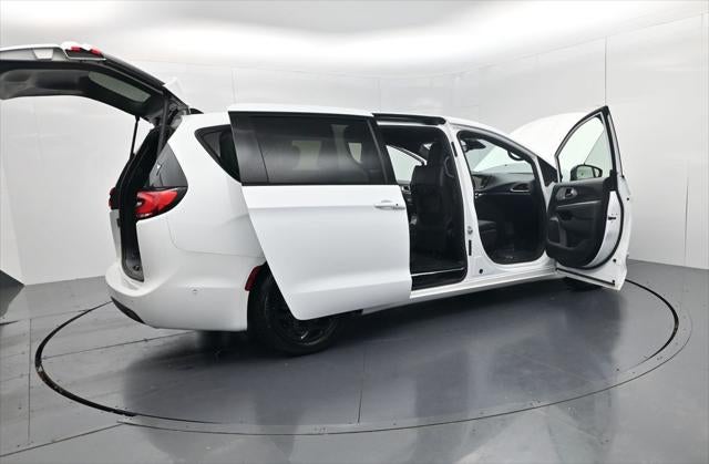 2024 Chrysler Pacifica Hybrid Select S Appearance