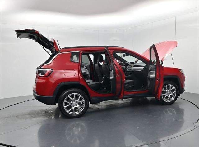 2023 Jeep Compass Latitude Lux