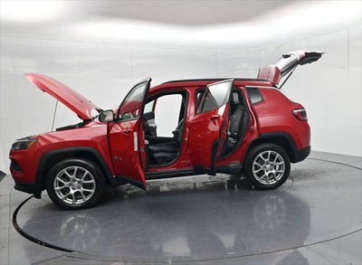 2023 Jeep Compass Latitude Lux