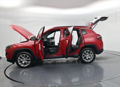 2023 Jeep Compass Latitude Lux