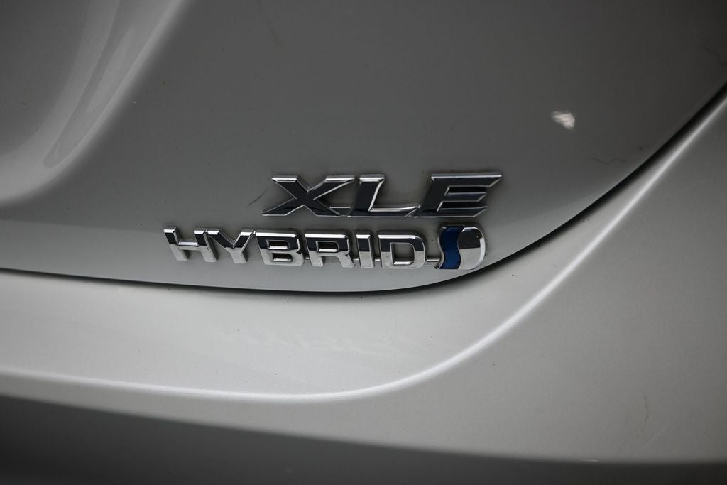 2022 Toyota Camry Hybrid XLE