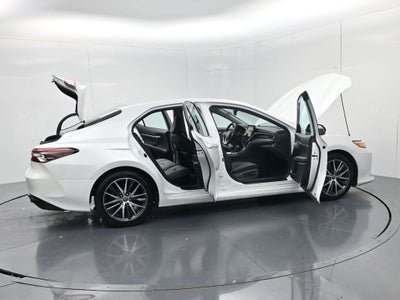 2022 Toyota Camry Hybrid XLE