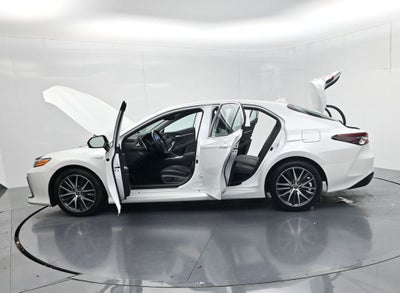 2022 Toyota Camry Hybrid XLE
