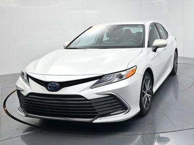 2022 Toyota Camry Hybrid XLE