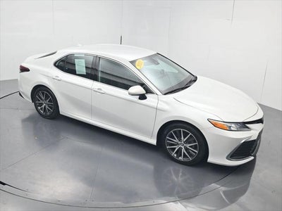 2022 Toyota Camry Hybrid XLE