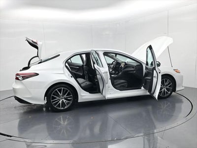 2022 Toyota Camry Hybrid XLE