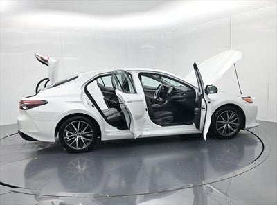 2022 Toyota Camry Hybrid XLE