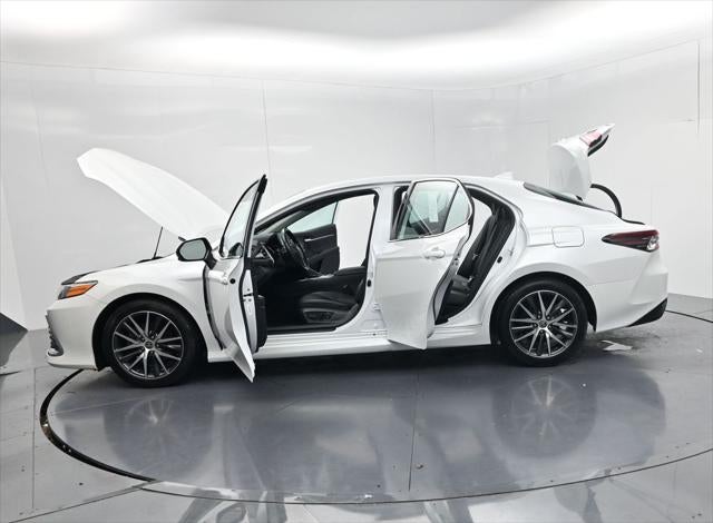 2022 Toyota Camry Hybrid XLE