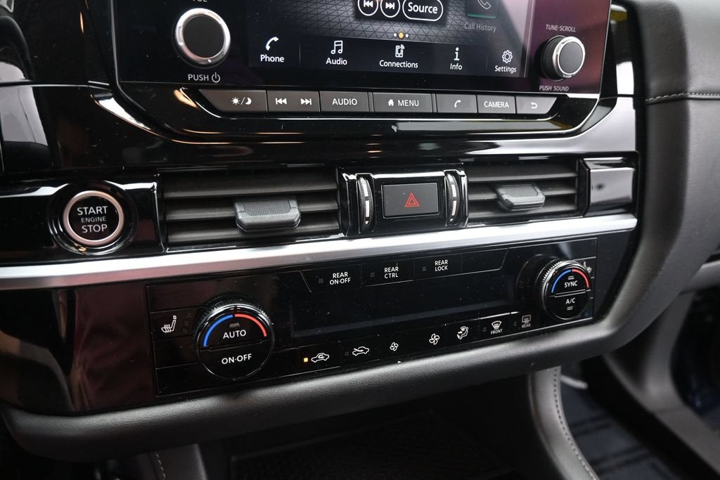 2024 Nissan Pathfinder SV