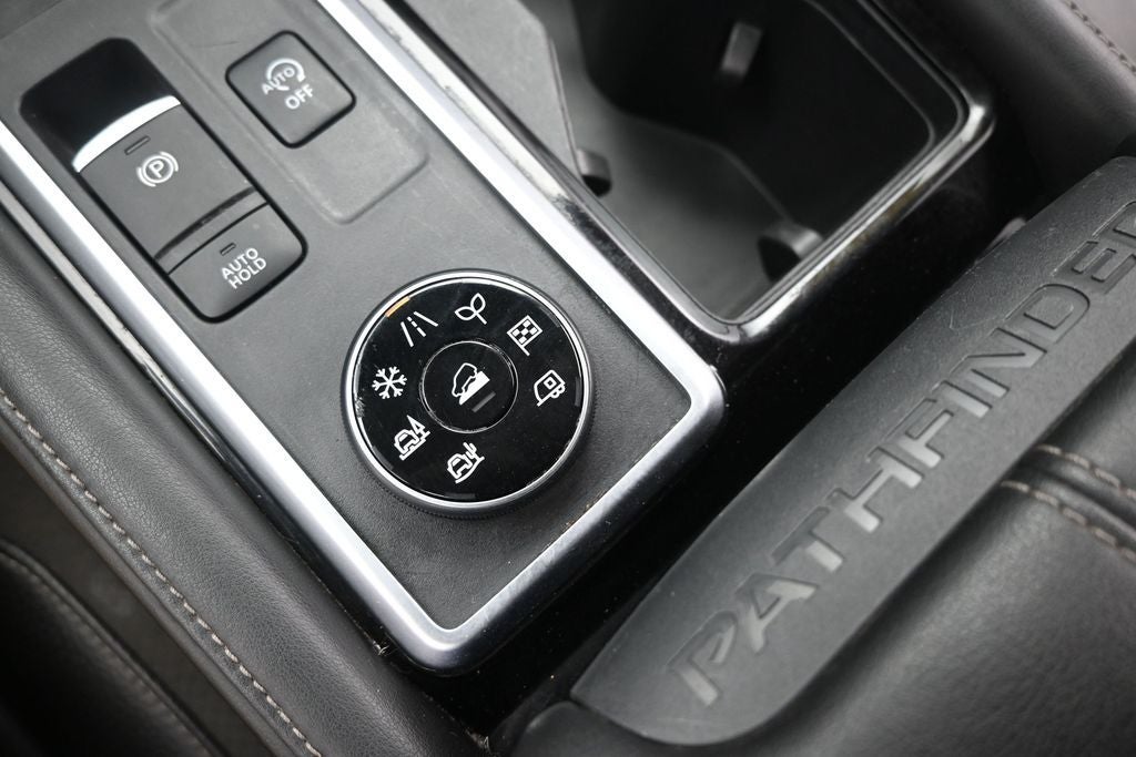 2022 Nissan Pathfinder SL