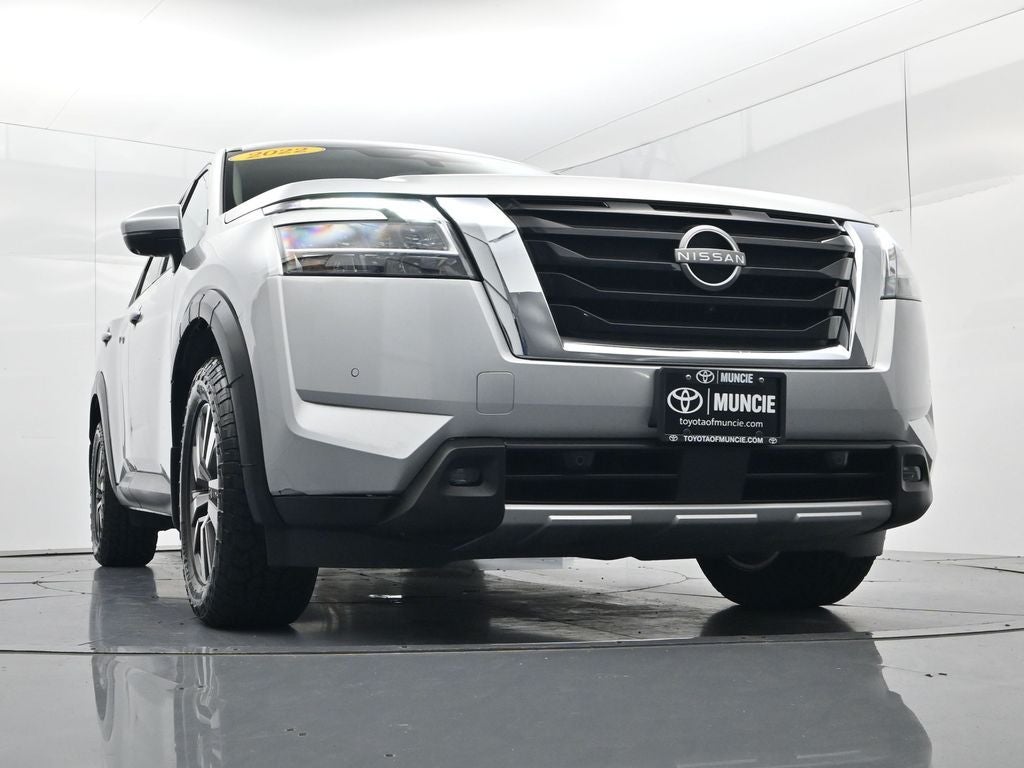 2022 Nissan Pathfinder SL