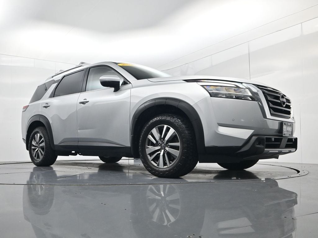 2022 Nissan Pathfinder SL