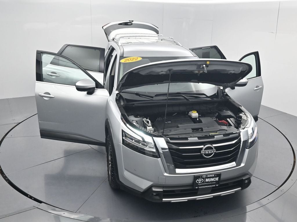 2022 Nissan Pathfinder SL