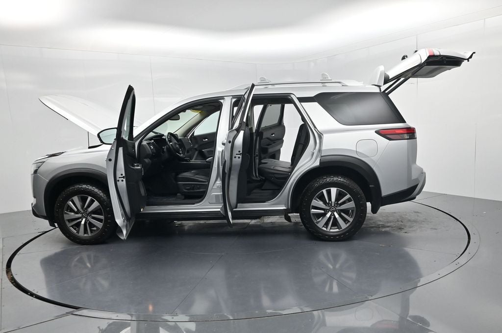 2022 Nissan Pathfinder SL