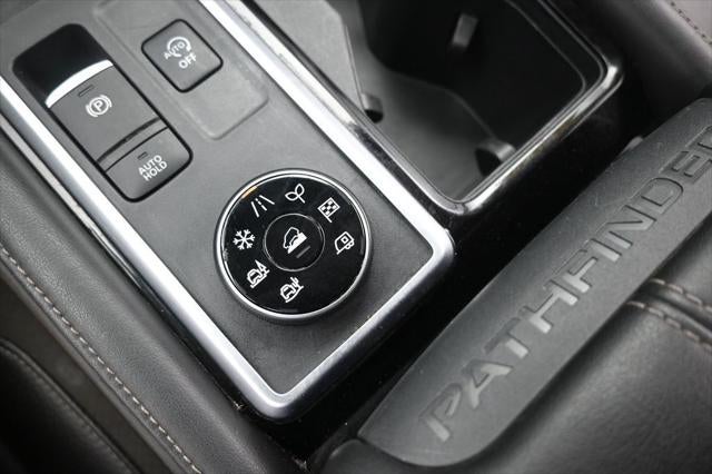 2022 Nissan Pathfinder SL
