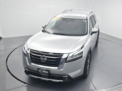 2022 Nissan Pathfinder SL