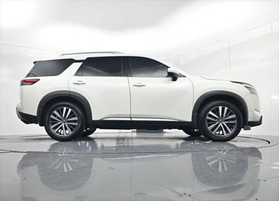 2022 Nissan Pathfinder Platinum